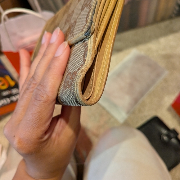 Gucci Beige and Brown Monogram Wallet - Picture 7 of 12